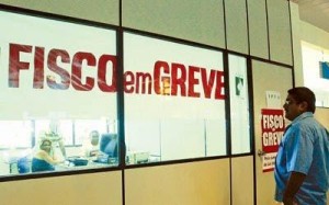 1395235486477-fisco-em-greve