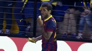 1398862854027-daniel-alves-banana