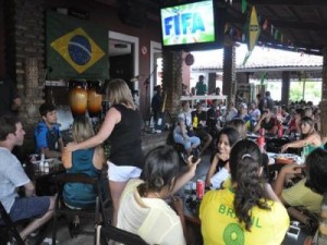 1401836357824-jogo-do-brasil-no-bar