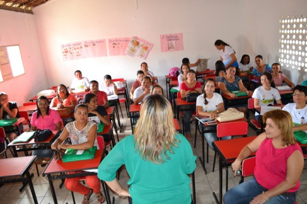 Professores da rede municipal durante a formação continuada do PNAIC