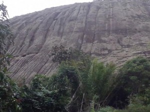 1407157634098-pedra-pe