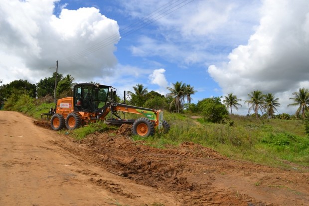 A Secretaria de Obras da Prefeitura de Alhandra deu início aos serviços de construção de quatro empreendimentos