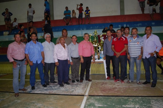 Prefeito Marcelo Rodrigues e auxiliares prestigiam final da Copa Mata Redonda de Futsal