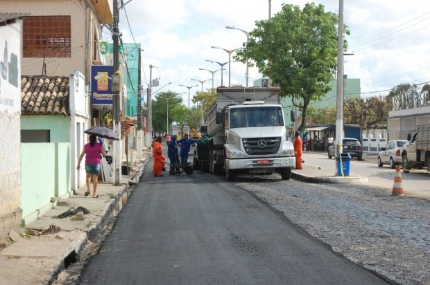 A pavimentação agora chega a principal avenida de Alhandra