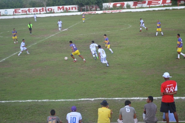 Jogo do São Caetano e Bahia aconteceu no estádio Pedrozão, em Alhandra