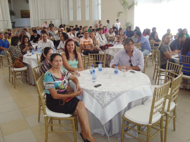 Vereadora irmã Ozana de Alhandra e assessores da Prefeitura no evento