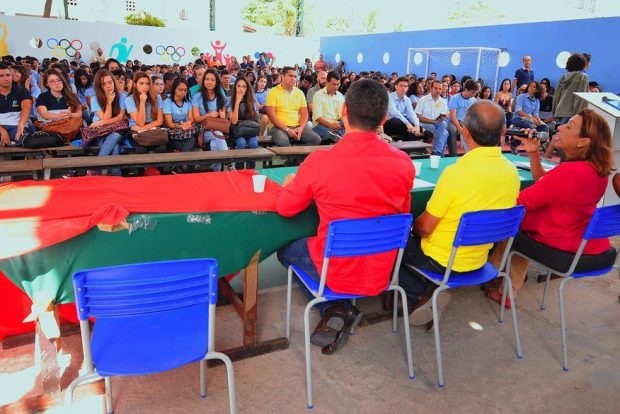 debate_com_candidatos_na_escola_sesquicentenario