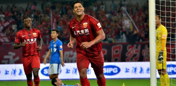 hulk-em-acao-com-a-camisa-do-shanghai-sipg-1472569097584_615x300