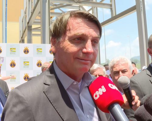 Bolsonaro sobre Coronavac: "Só com certificação da Anvisa"