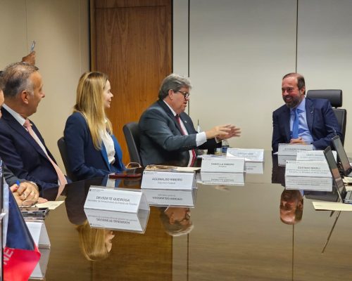 Em Brasília: João Azevêdo solicita a ministro investimentos para ampliação de projetos de energias renováveis na PB