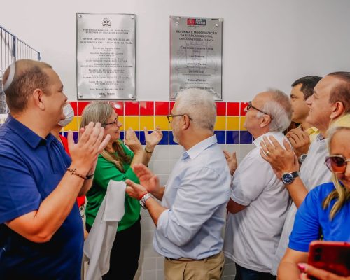 Cícero Lucena entrega reestruturação de escola no José Américo, 25ª finalizada pela gestão