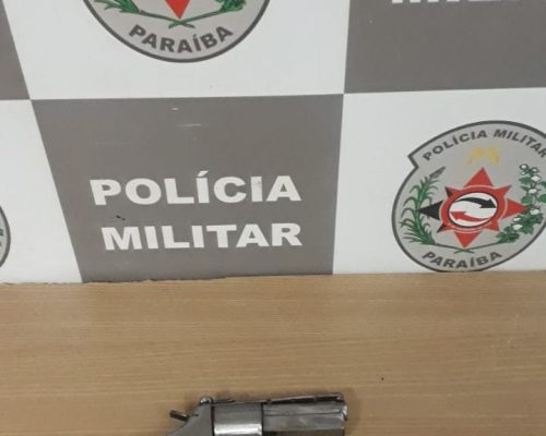 Polícia prende trio suspeito de roubar carro em João Pessoa