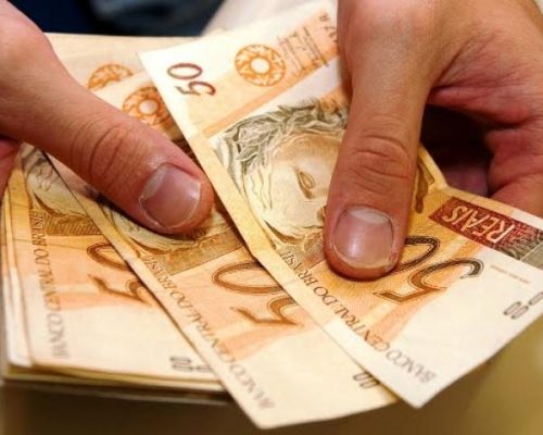 Governo reduz para R$ 1.031 estimativa de salário mínimo para 2020